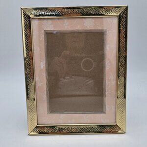 Vintage Inspired Gold Tone Metal Picture Frame Embossed Leaf Pattern 6.5x8.5